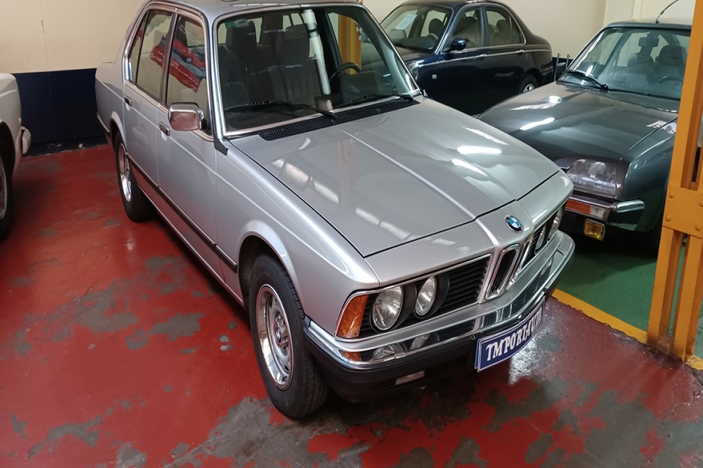   BMW 732i