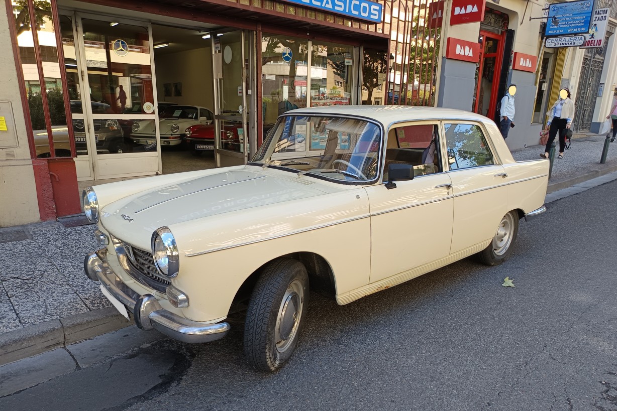 PEUGEOT 404