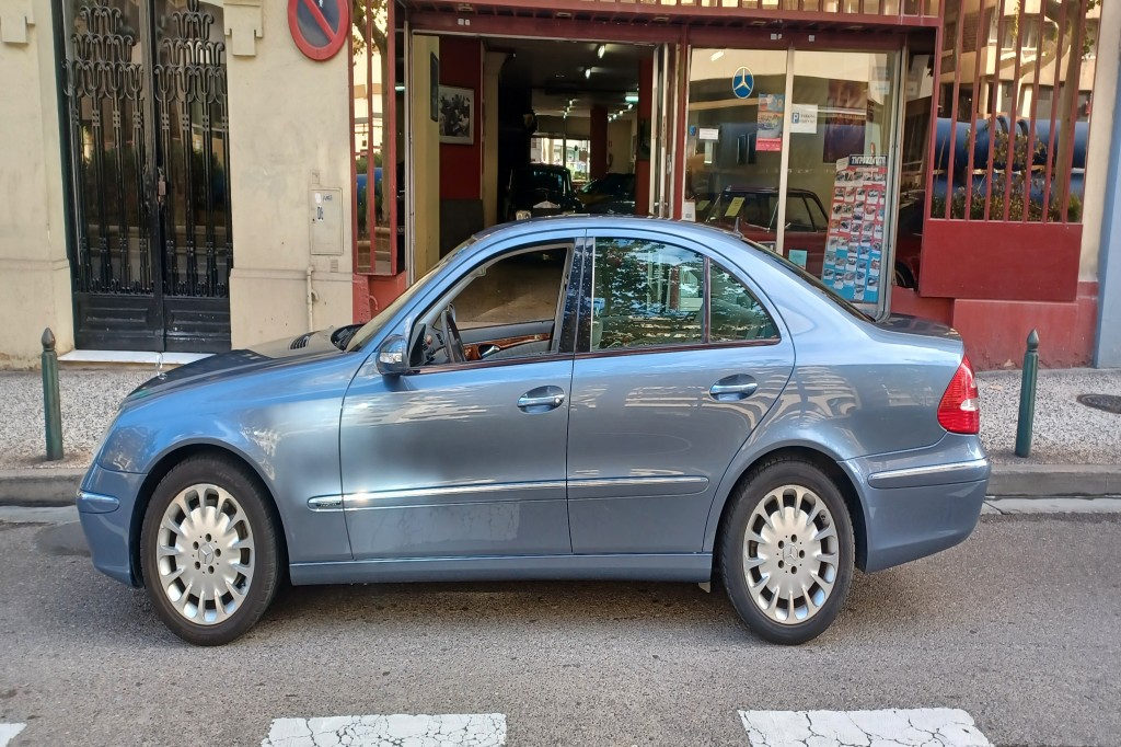 MERCEDES E-500