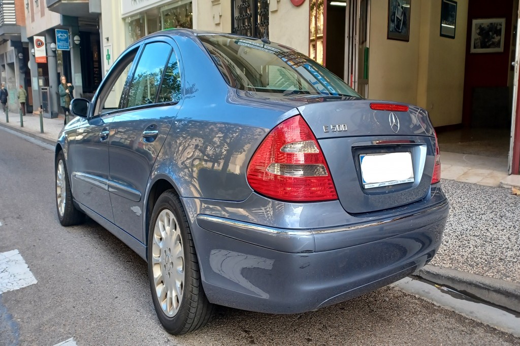 MERCEDES E-500