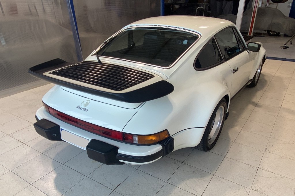 PORSCHE 930 TURBO 3.3