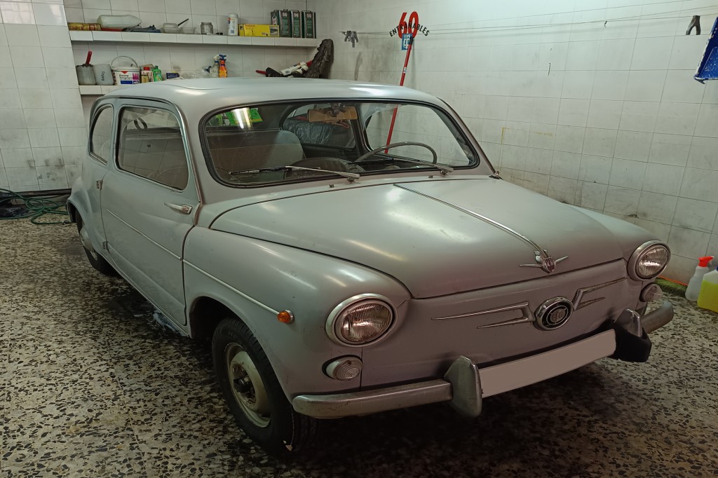 SEAT 600