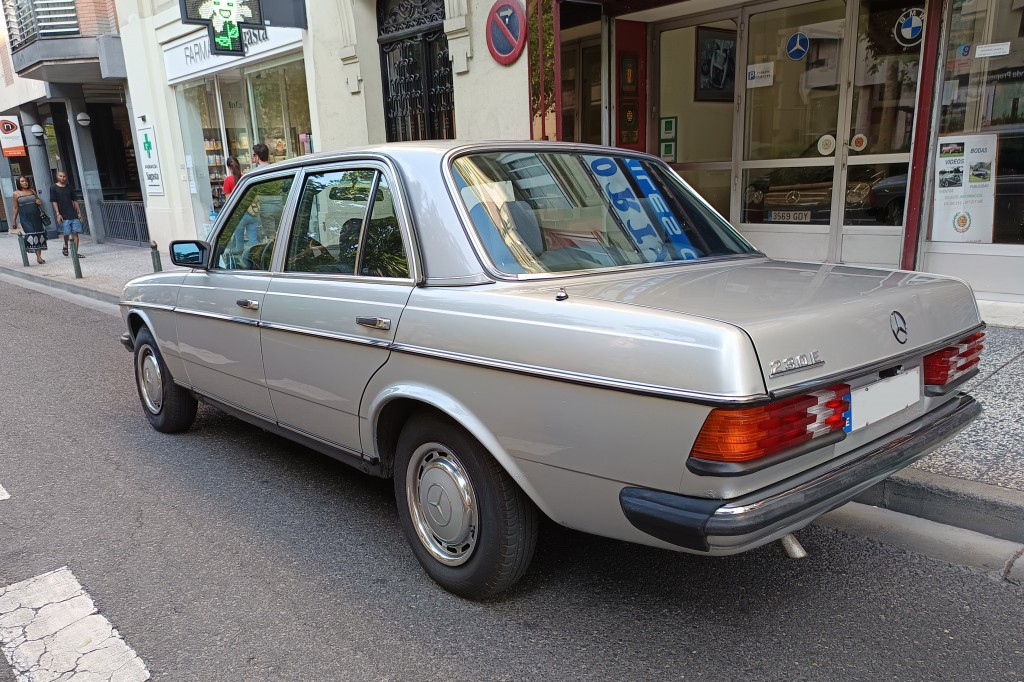 MERCEDES 230 E